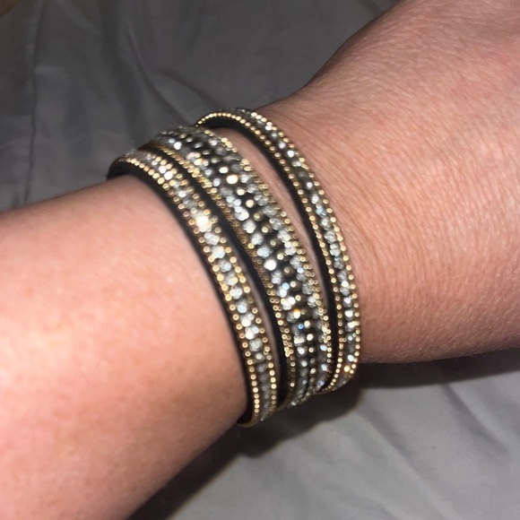 Elegant three strand Gold, Silver black sparkle rhinestone bracelet - Picture 4 of 9